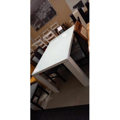 Üveglapos fényes fehér étkezőasztal 